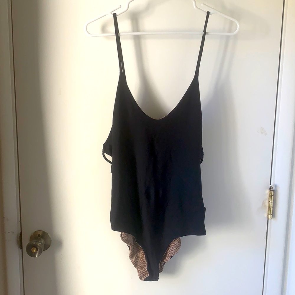 Acacia Florence in all black